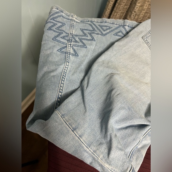Wrangler bell bottoms with aztec stitching - Picture 5 of 9